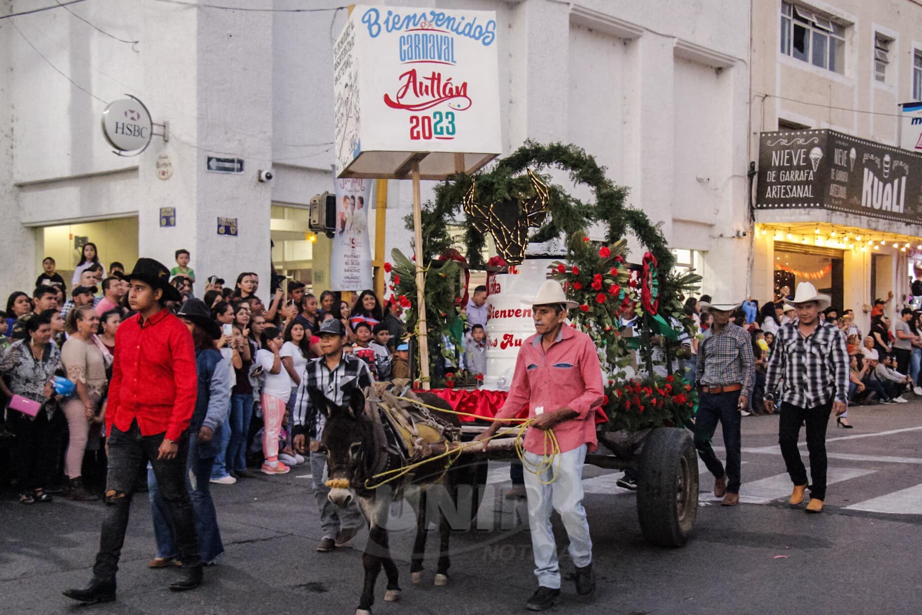 Cerca De Mil Personas Asistieron Al Desfile Del Entierro Del Mal