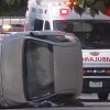 Una mujer resultó con lesiones menores tras la volcadura de su auto en Autlán